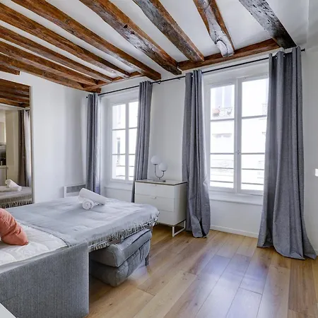 Apartment Le Marais Republique - Cityapartmentstay Paris