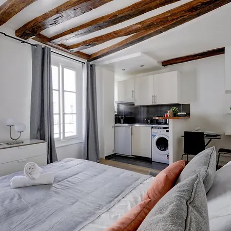 Apartment Le Marais Republique - Cityapartmentstay Paris